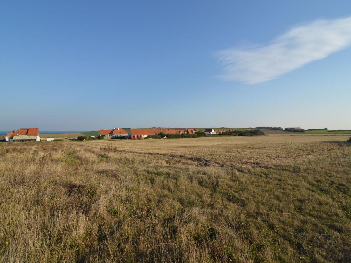 Wonderful Holiday Home In Audinghen With Garden Exterior foto